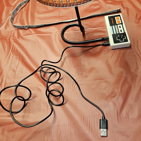 Nintendo Super Mario Bros NES LED Retro Lamp w/Classic D-Pad Controls Light EUC - Picture 2 of 7